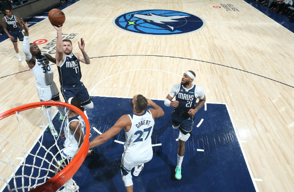 爱德华兹37+6 欧文35分 东契奇24+9 独行侠胜森林狼 爱德华兹37+6 欧文35分 东契奇24+9 独行侠胜森林狼