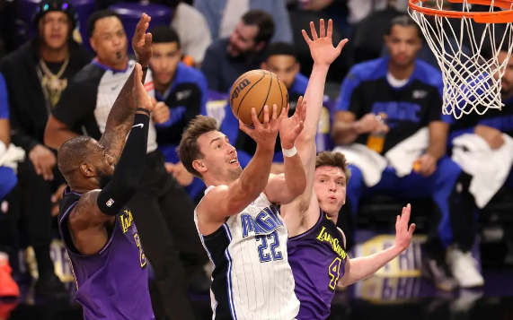 詹姆斯31+10+7浓眉39+9 小瓦格纳准绝杀湖人118-119负魔术 詹姆斯31+10+7浓眉39+9 小瓦格纳准绝杀湖人118-119负魔术