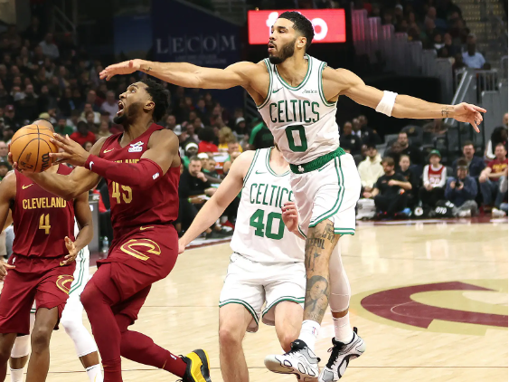 米切尔35+7&末节6中6 塔图姆33+8 骑士终结绿军7连胜