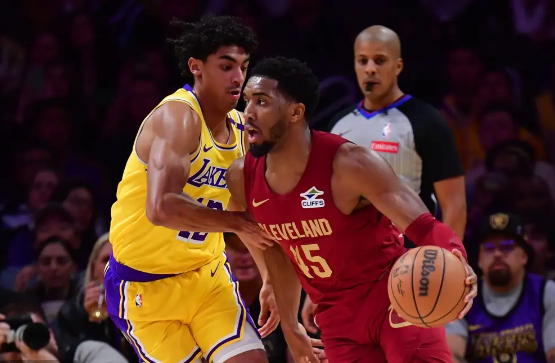 詹姆斯40岁首战23分 小里35+9+10 骑士3人20+击败湖人迎8连胜