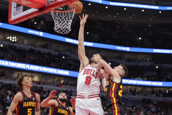 华莱士27+6+6 奥孔武14+13+7 残阵老鹰送公牛3连败