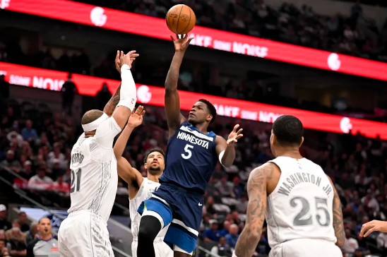 爱德华兹21+7 欧文36+9 华盛顿30+7 森林狼险胜独行侠