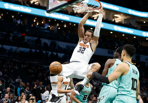 约基奇28+13+17 布劳恩24+11 小桥24+12 掘金拒绝黄蜂逆转