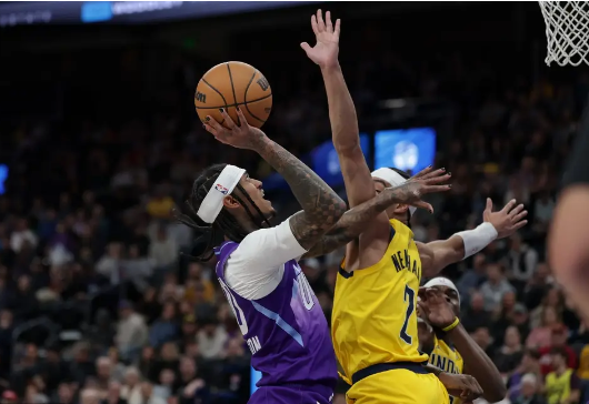 西卡22+6 哈利伯顿18+6 科林斯21+12 步行者逆转爵士迎4连胜