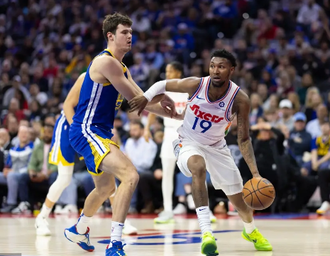 格莱姆斯44+6 库里29+13 JB缺阵 76人止9连败&终结勇士5连胜