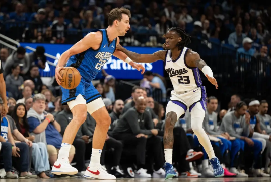 班凯罗三节打卡&24+6+6 小瓦21分 德罗赞21分 魔术大胜国王