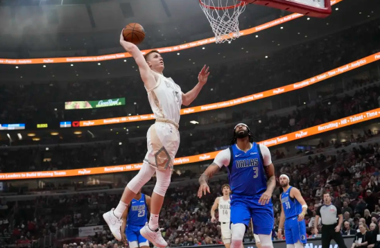 浓眉18+7 布泽利斯28+9+6 独行侠7人上双终结公牛4连胜