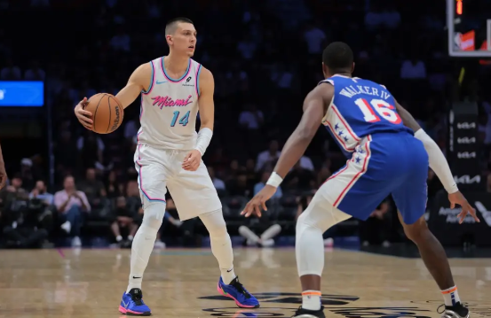 韦尔19+17 朗尼-沃克29分 格莱姆斯29+8+6 热火送76人12连败 韦尔19+17 朗尼-沃克29分 格莱姆斯29+8+6 热火送76人12连败