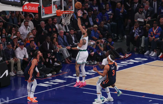 布伦森39+12&第三节18分 塔图姆42分伤退 尼克斯又逆转夺赛点